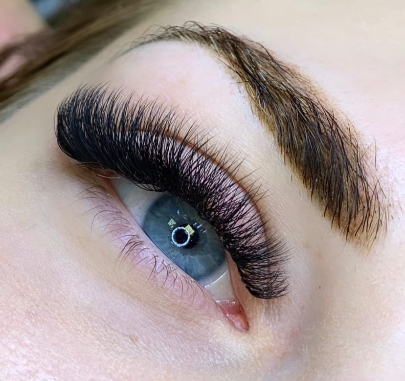 Наращивание ресниц — объём 2D